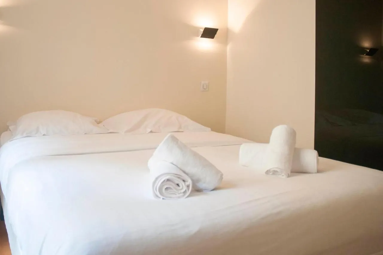 Bright & Spacious Apartment In Madeleine 파리