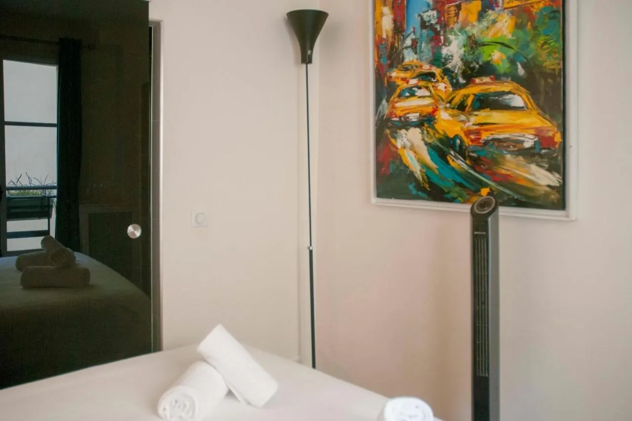 Bright & Spacious Apartment In Madeleine 파리